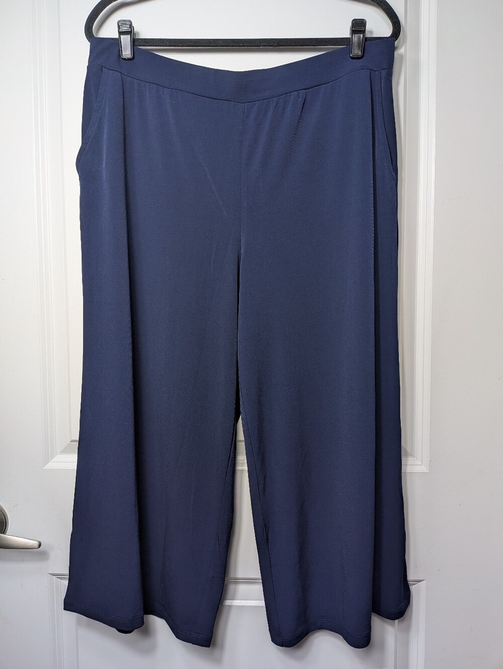 Susan Graver Modern Essentials Wide Leg Crop Stretch Navy, Size L